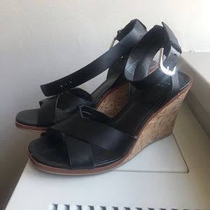 CLASSIC BLACK WEDGES